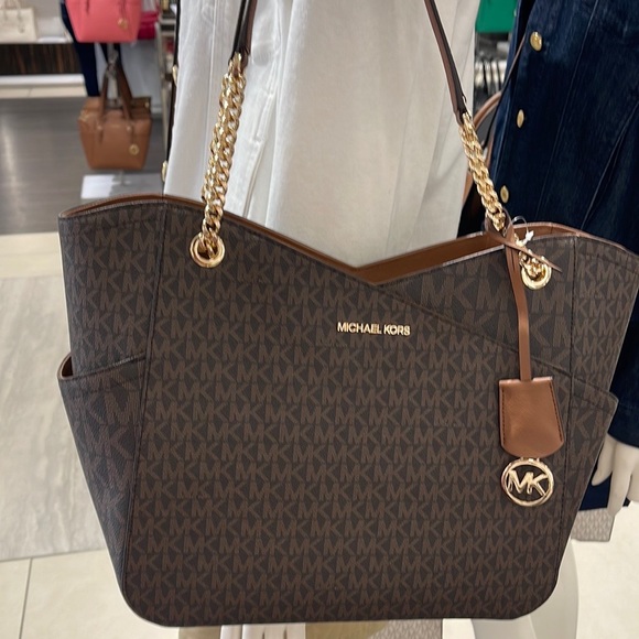 Michael Kors Jet Set Travel Large Chained Tote Shoulder Bag MK Brown
NWT - Picture 2 of 16